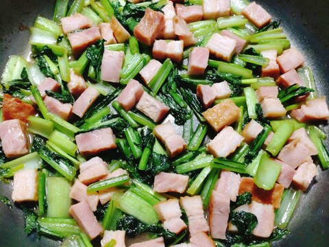 小松菜とﾍﾞｰｺﾝのﾊﾞﾀｰ醤油炒め